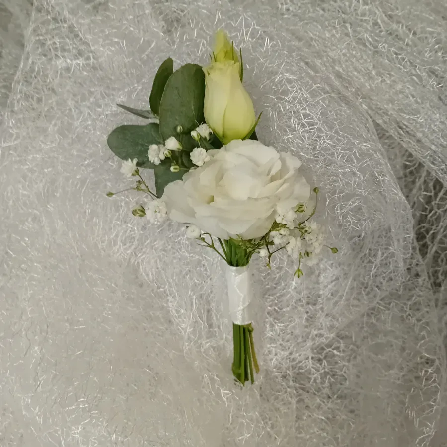 Fleurs blanches roses